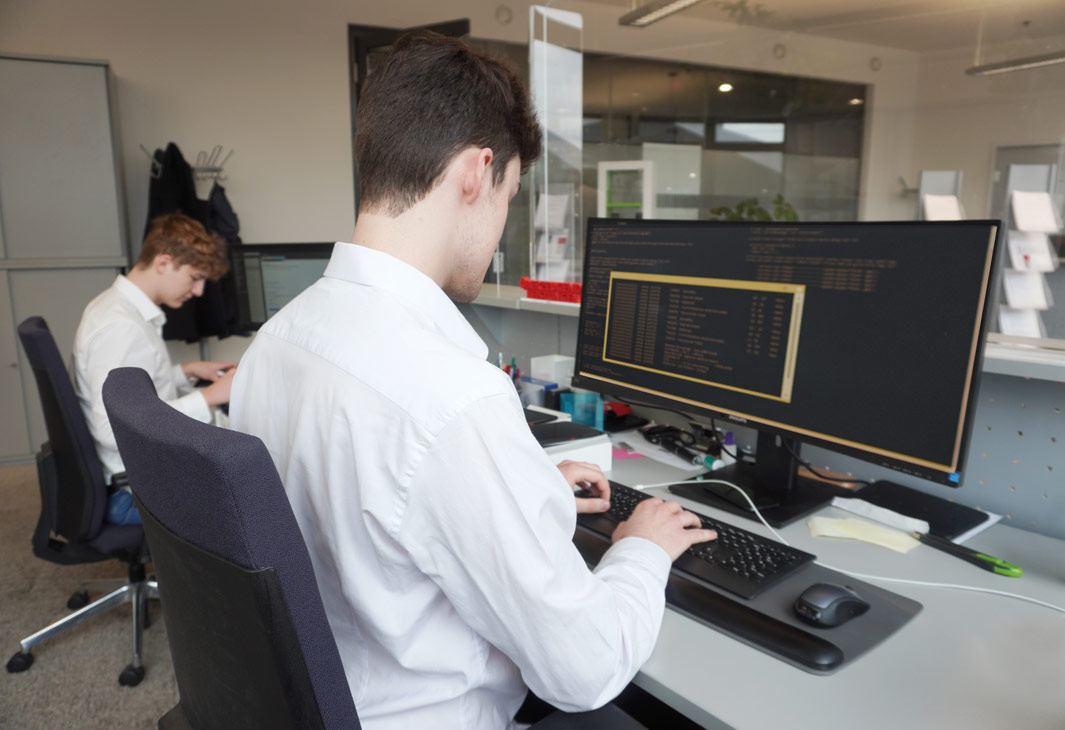 © ÖBB / Steyrer IKT Mitarbeiterin am PC