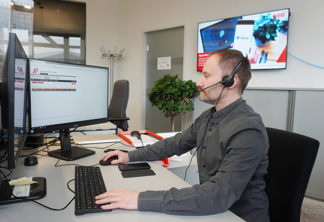 © ÖBB / Steyrer User Service Mitarbeiter in einem Call.